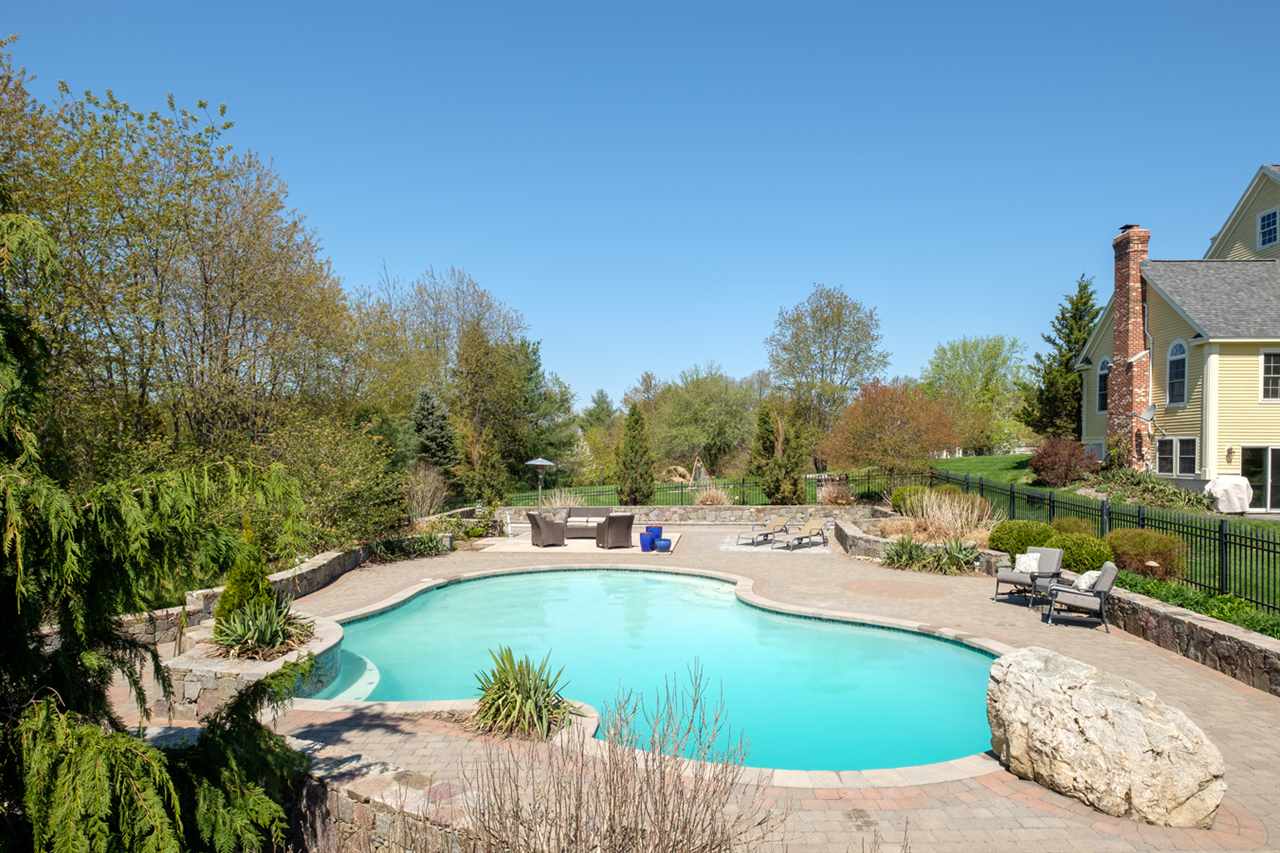 5 Squire Way Stratham, NH 03885 - Photo 7 of 39 Gallery Image 7