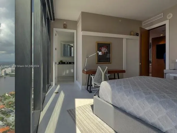 $29,600 | 18555 Collins Avenue, Unit 5203, Sunny Isles Beach, FL 33160