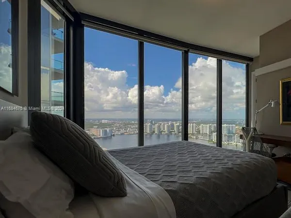 $29,600 | 18555 Collins Avenue, Unit 5203, Sunny Isles Beach, FL 33160