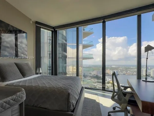 $29,600 | 18555 Collins Avenue, Unit 5203, Sunny Isles Beach, FL 33160