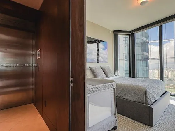 $29,600 | 18555 Collins Avenue, Unit 5203, Sunny Isles Beach, FL 33160