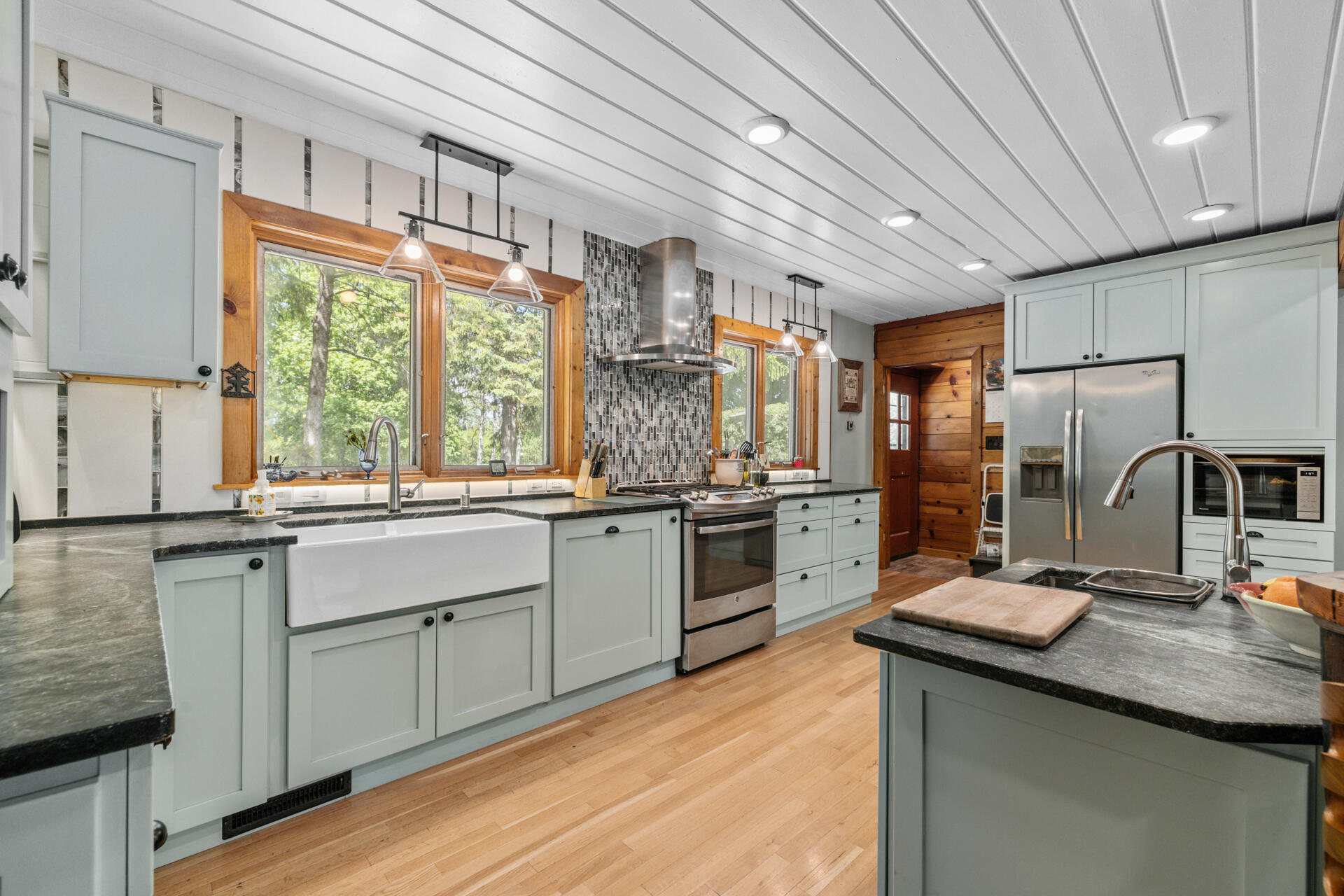 7124 Pioneer Road Cedarburg, WI 53012 - Photo 7 of 32 Kitchen