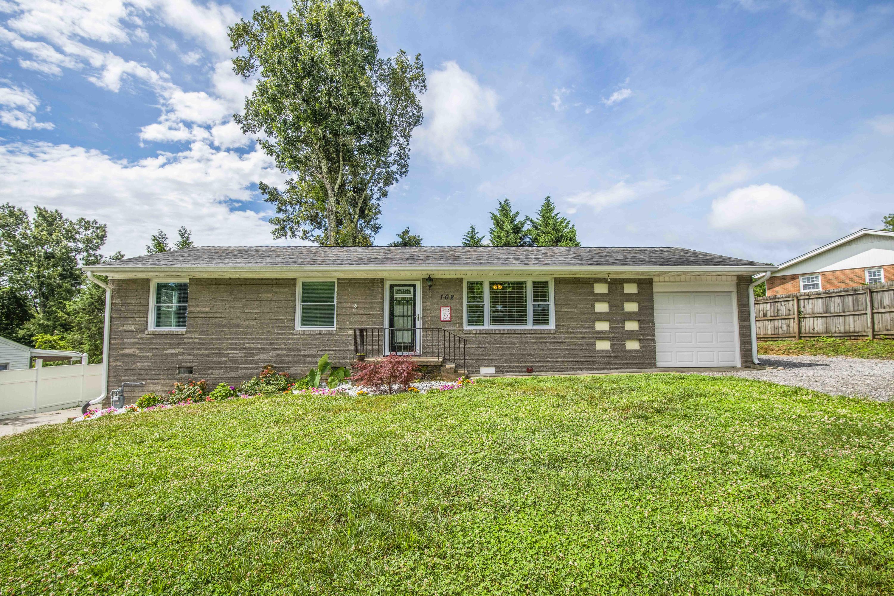 102 Lawrence Lane Oak Ridge, TN 37830 - Photo 1 of 32 exterior 1_1