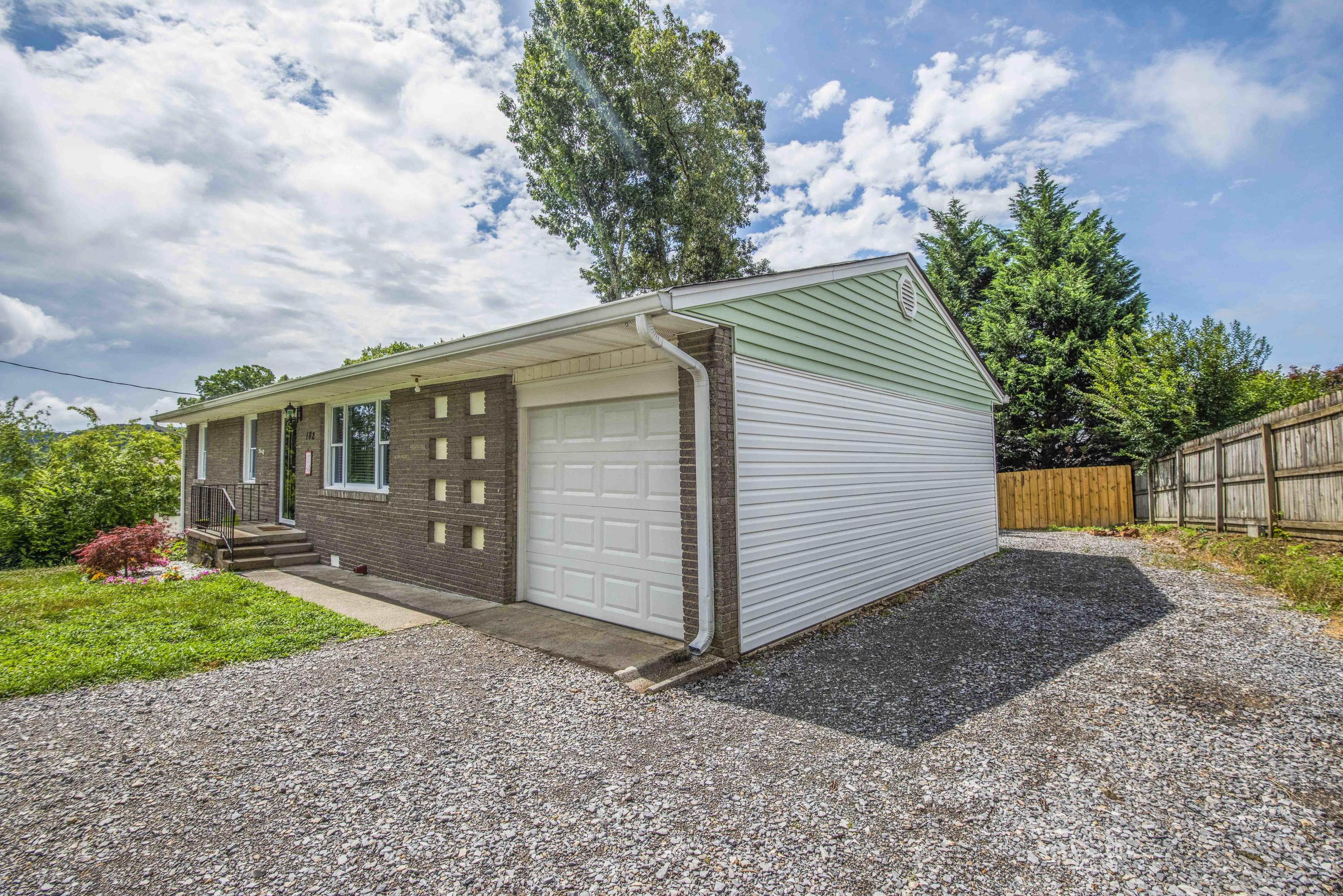 102 Lawrence Lane Oak Ridge, TN 37830 - Photo 2 of 32 exterior 2_1