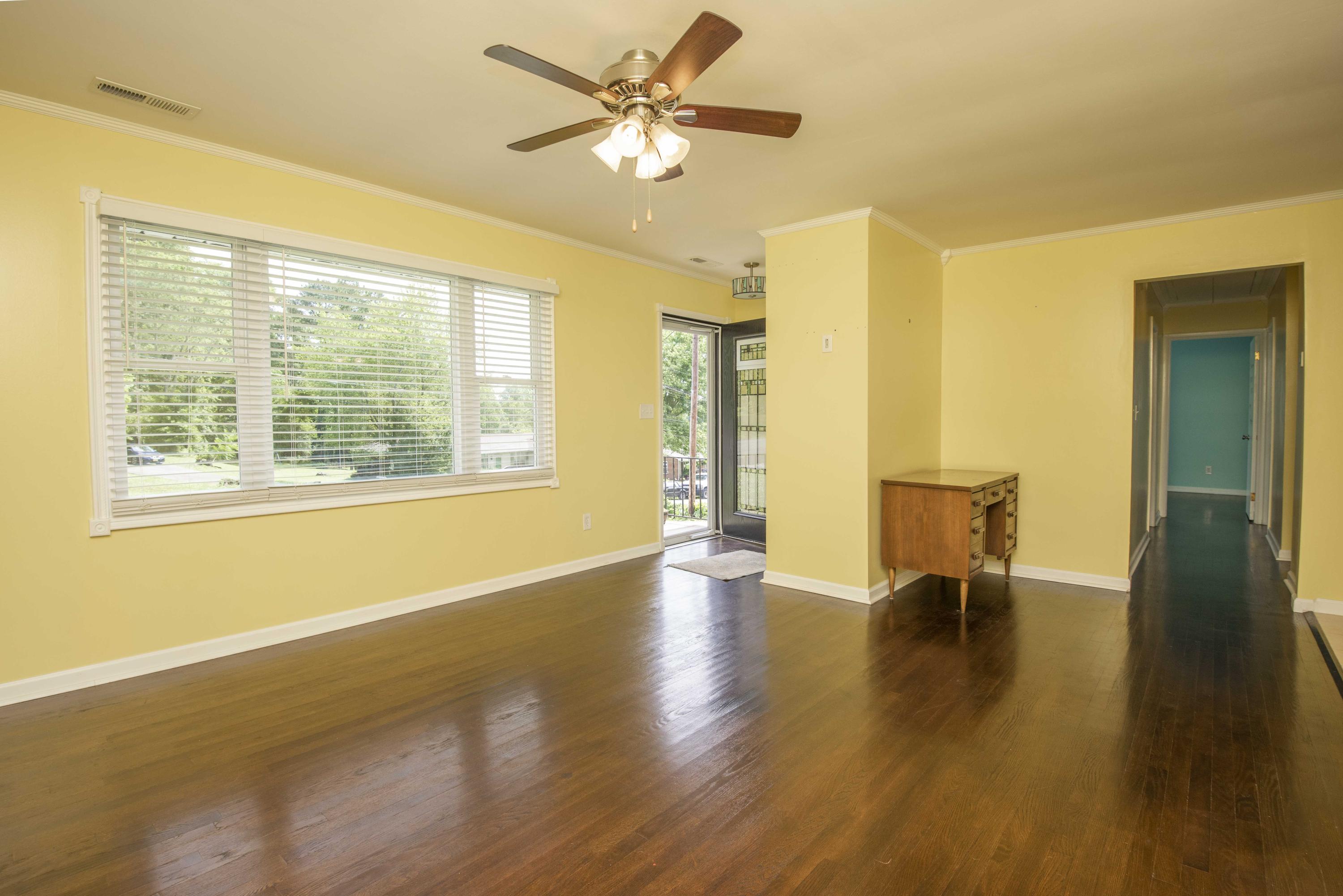 102 Lawrence Lane Oak Ridge, TN 37830 - Photo 11 of 32 living 2_1