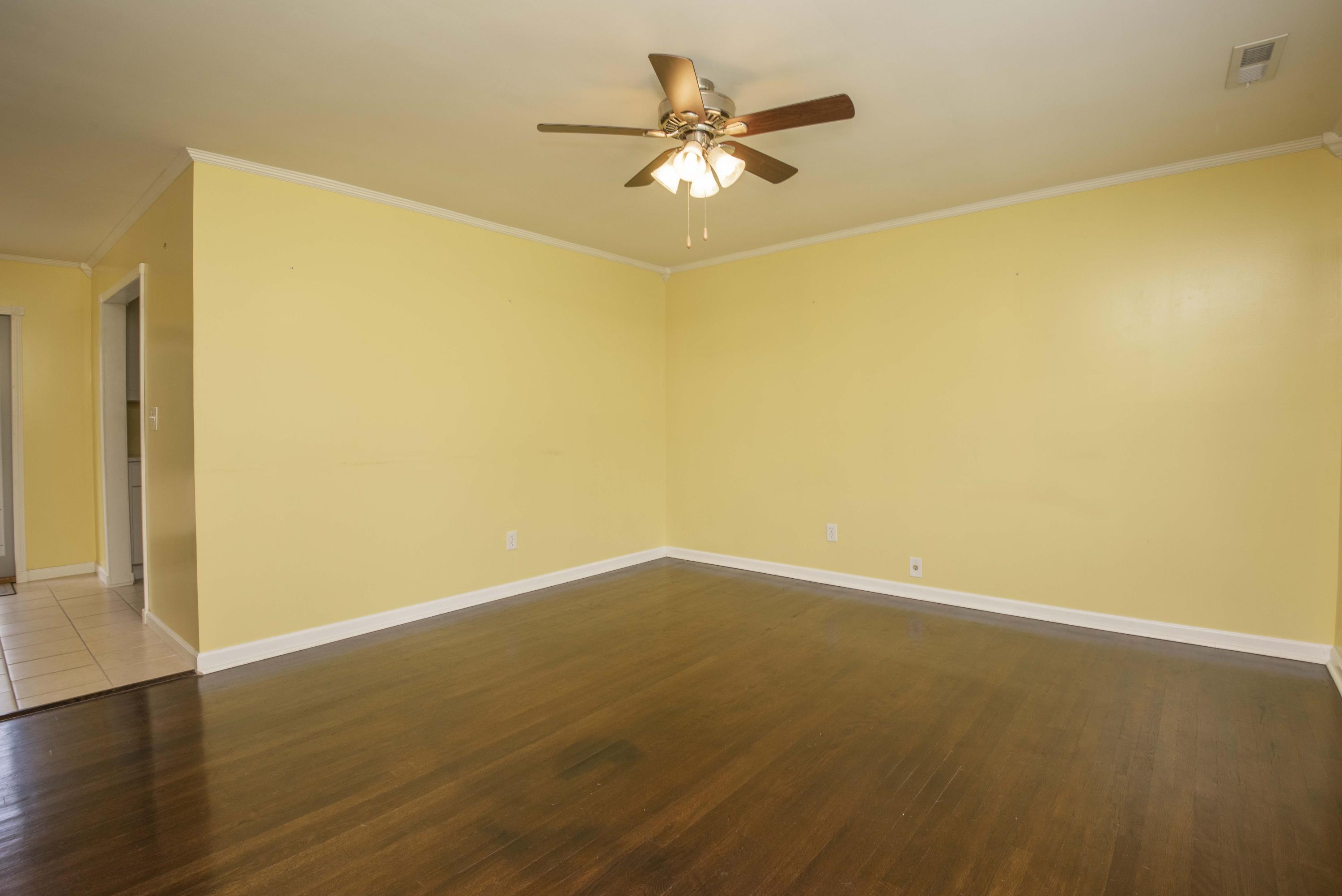 102 Lawrence Lane Oak Ridge, TN 37830 - Photo 12 of 32 living_1