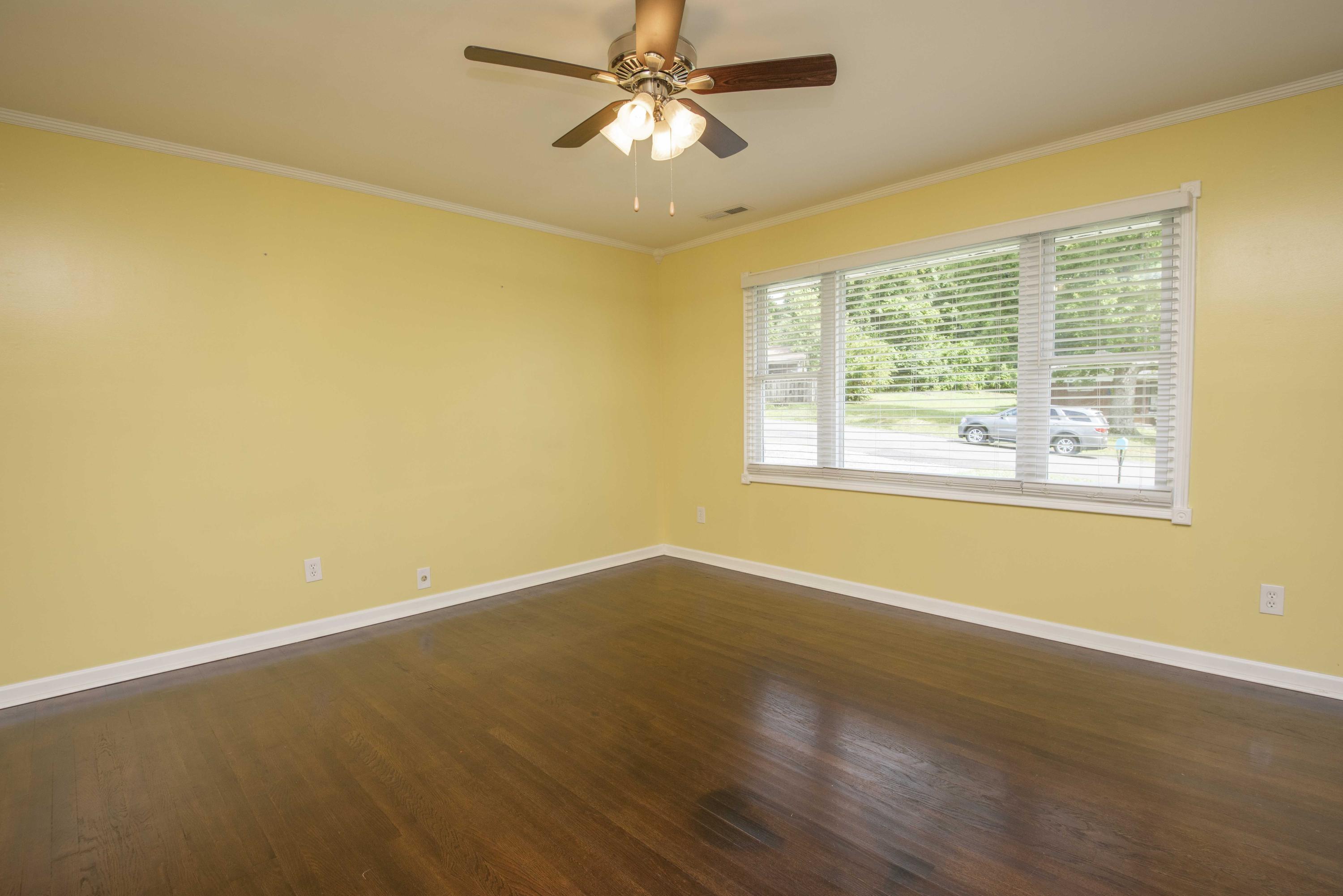 102 Lawrence Lane Oak Ridge, TN 37830 - Photo 13 of 32 living 3_1