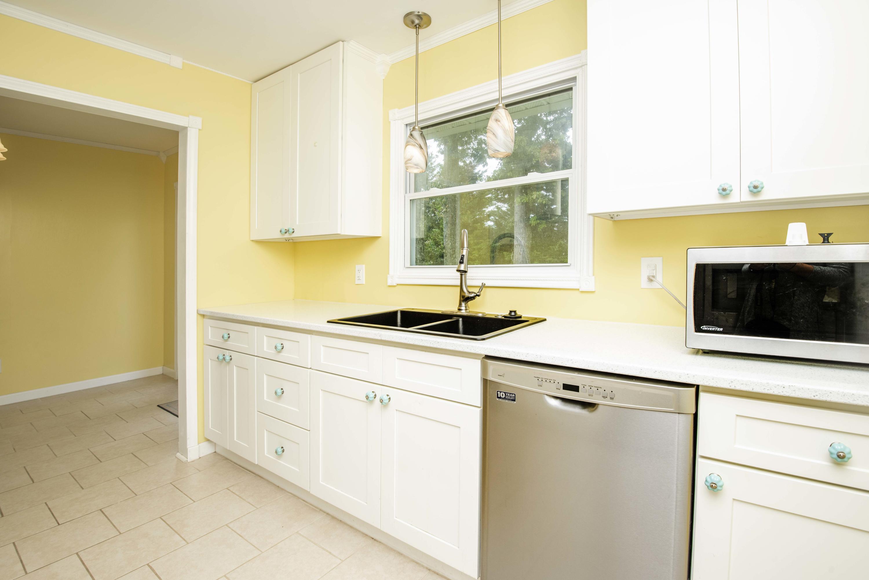 102 Lawrence Lane Oak Ridge, TN 37830 - Photo 15 of 32 kitchen 1_1