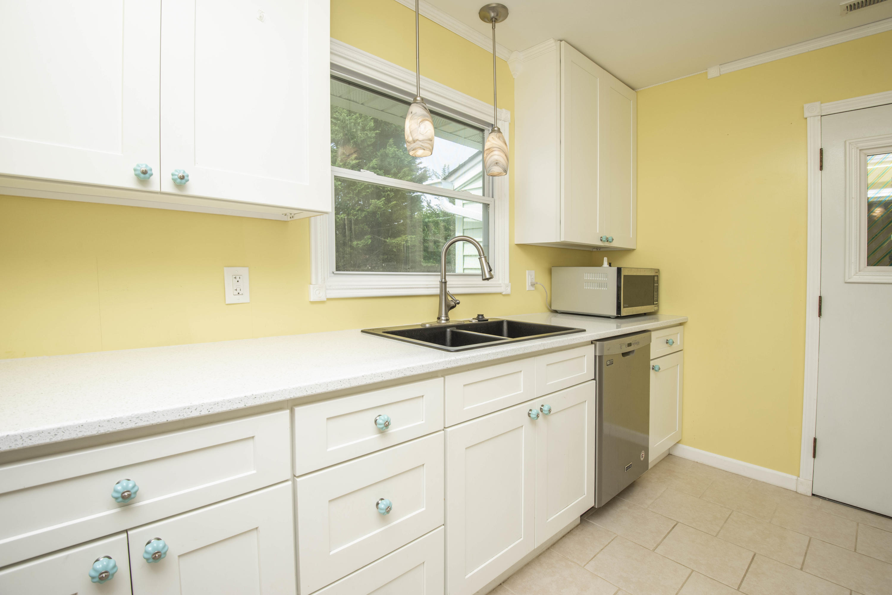 102 Lawrence Lane Oak Ridge, TN 37830 - Photo 16 of 32 kitchen 3_1