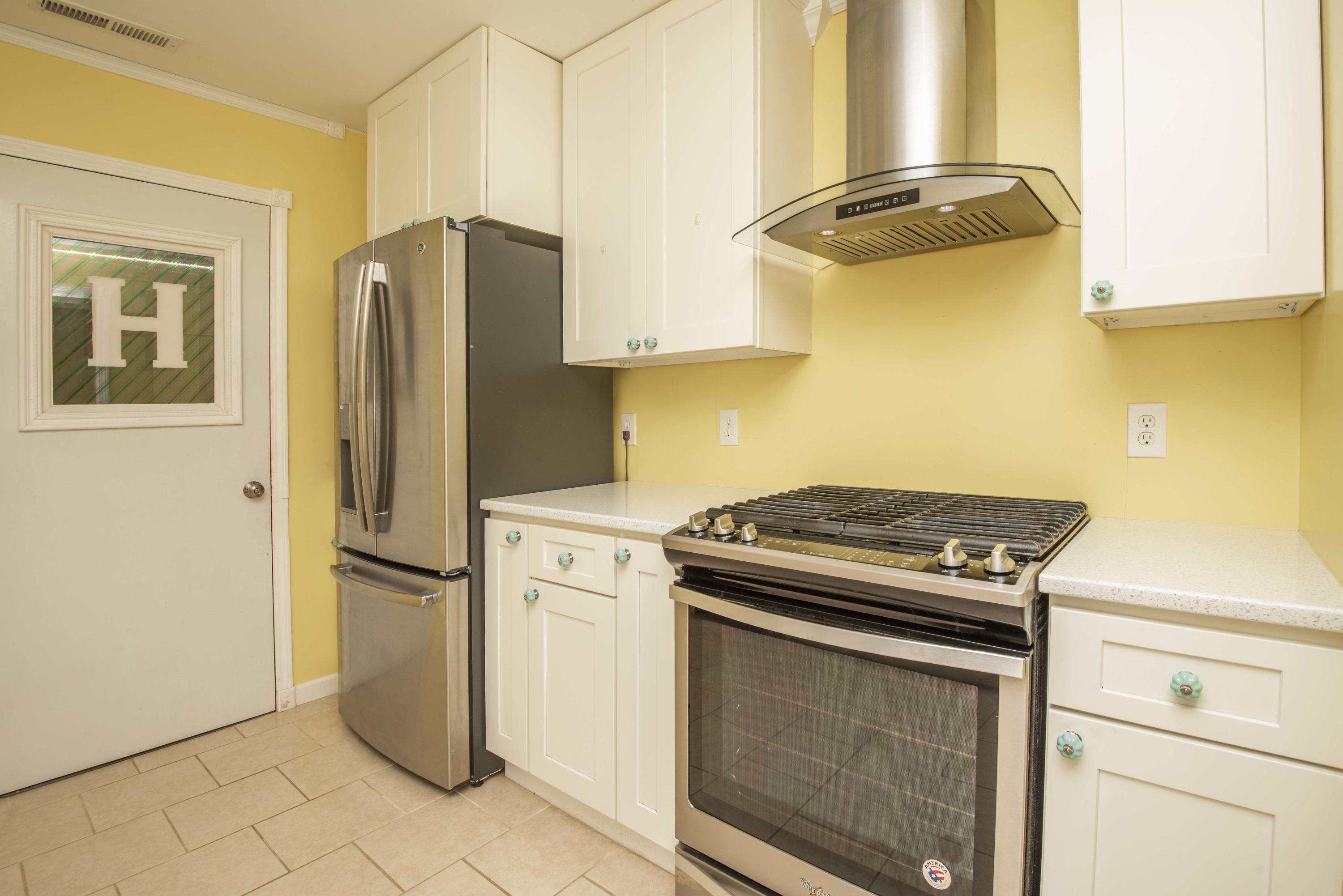 102 Lawrence Lane Oak Ridge, TN 37830 - Photo 18 of 32 kitchen 2_1