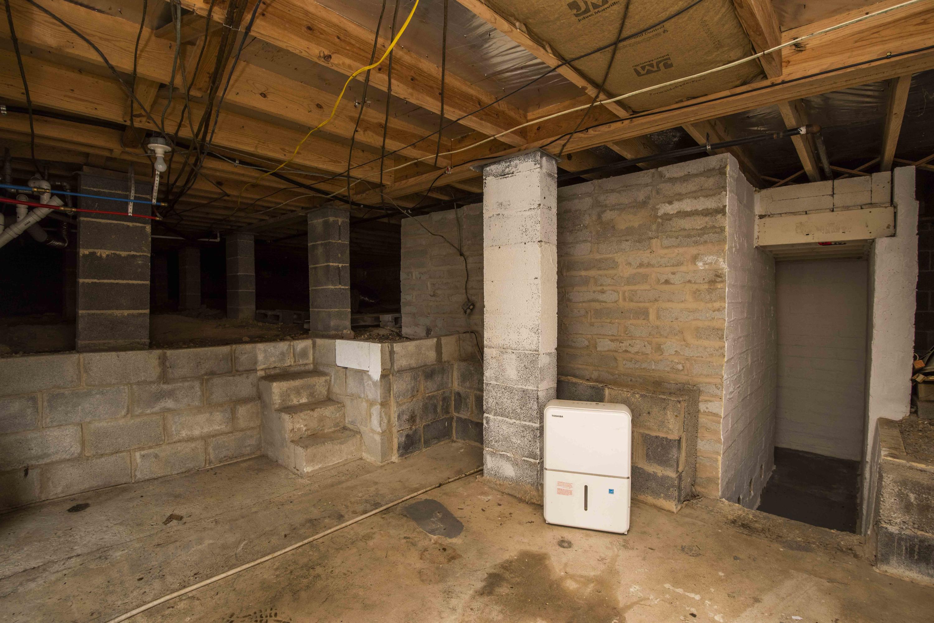 102 Lawrence Lane Oak Ridge, TN 37830 - Photo 31 of 32 crawlspace_1