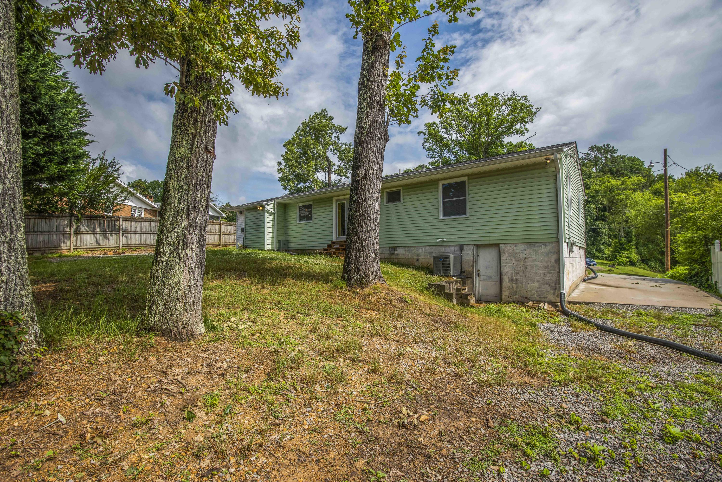 102 Lawrence Lane Oak Ridge, TN 37830 - Photo 6 of 32 yard 5_1
