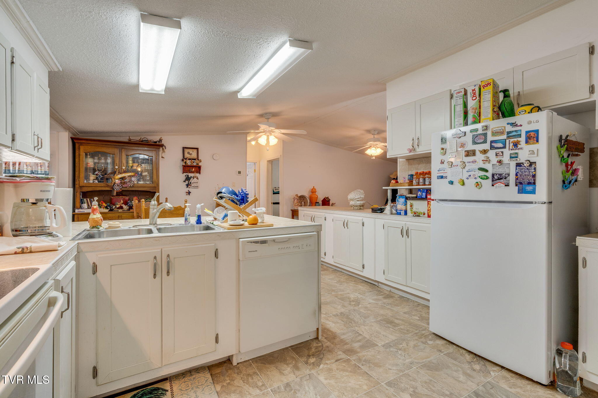 2529 Overlook Road Kingsport, TN 37664 - Photo 11 of 25 011