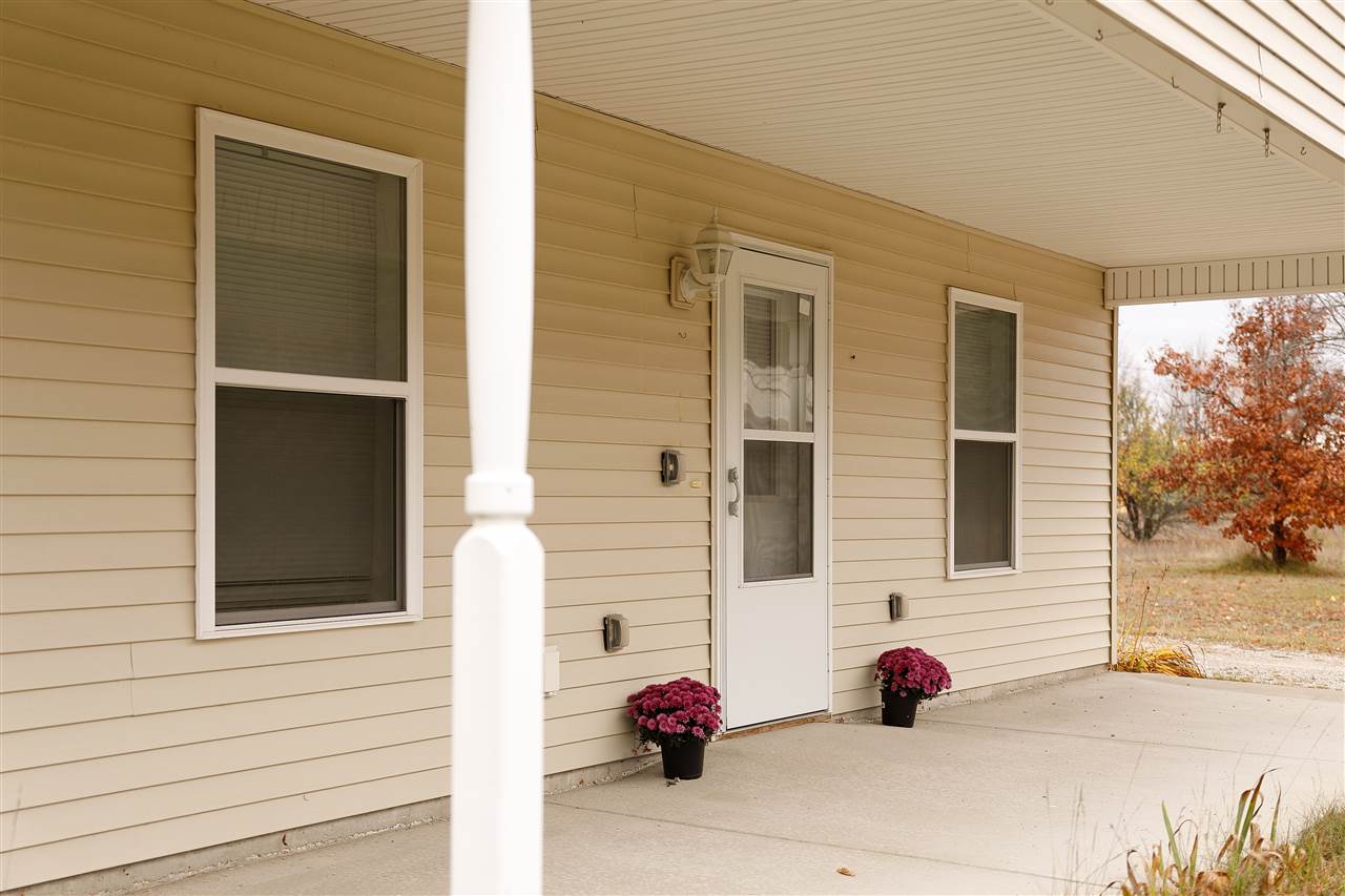 233 South Weldon Road Beulah, MI 49617 - Photo 5 of 33 1881249-4.JPG