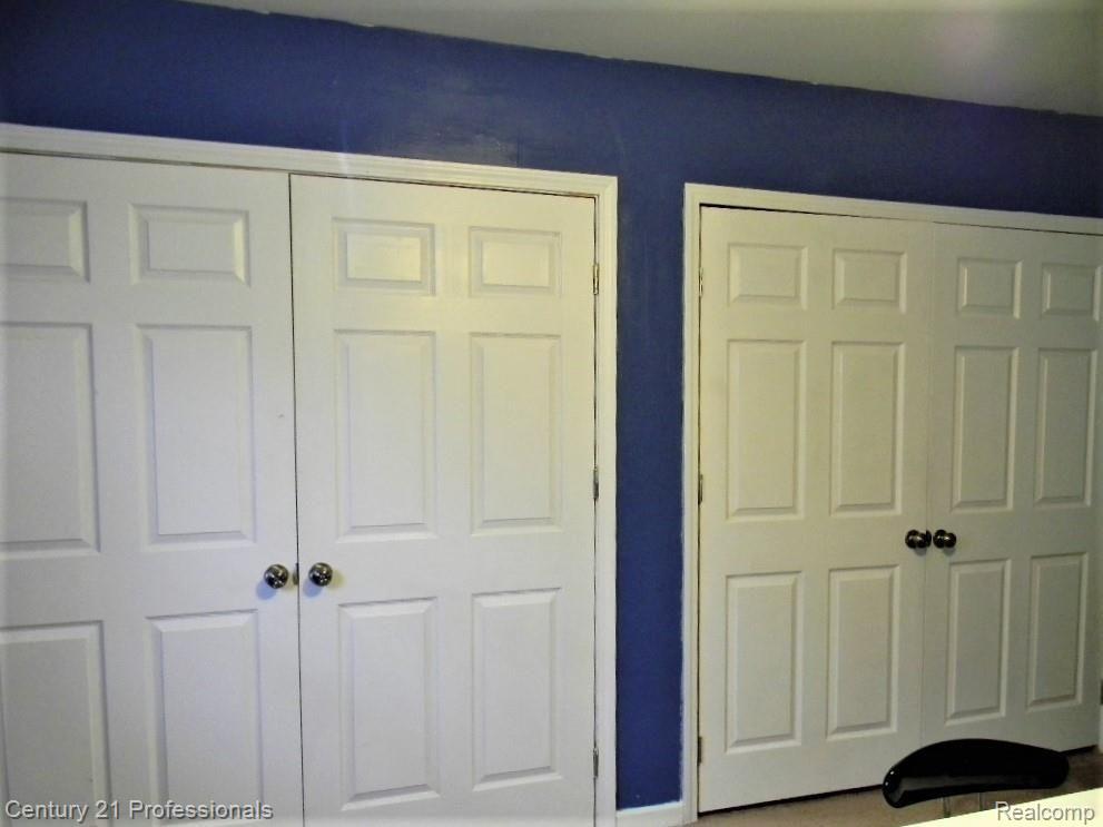 3300 Crooks Road Rochester, MI 48309 - Photo 14 of 19 Second bedroom has double closets