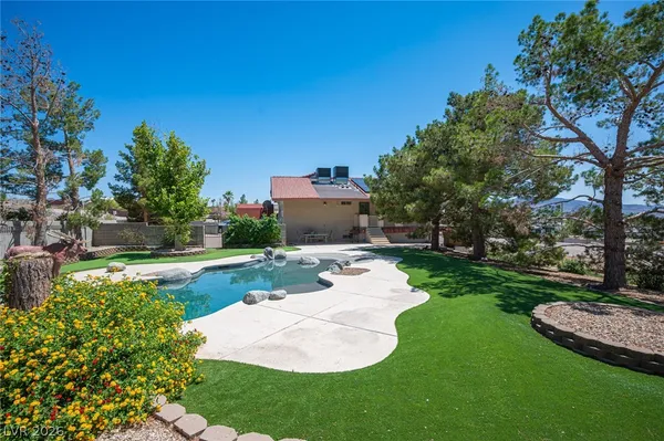 $2,100,000 | 1106 East Athens Avenue, Henderson, NV 89015