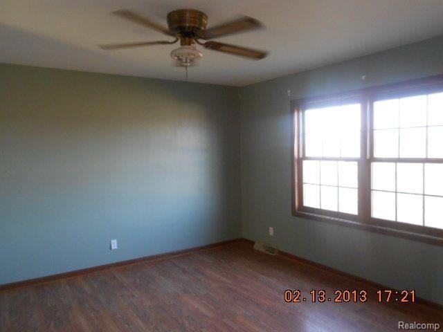 7946 Scofield Road Maybee, MI 48159 - Photo 5 of 13 7946 Scofield family room.JPG