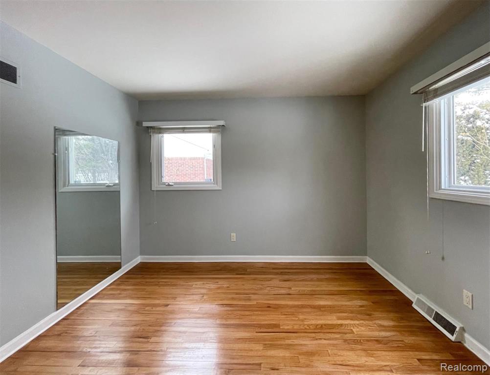 36234 Congress Road Farmington, MI 48335 - Photo 8 of 29