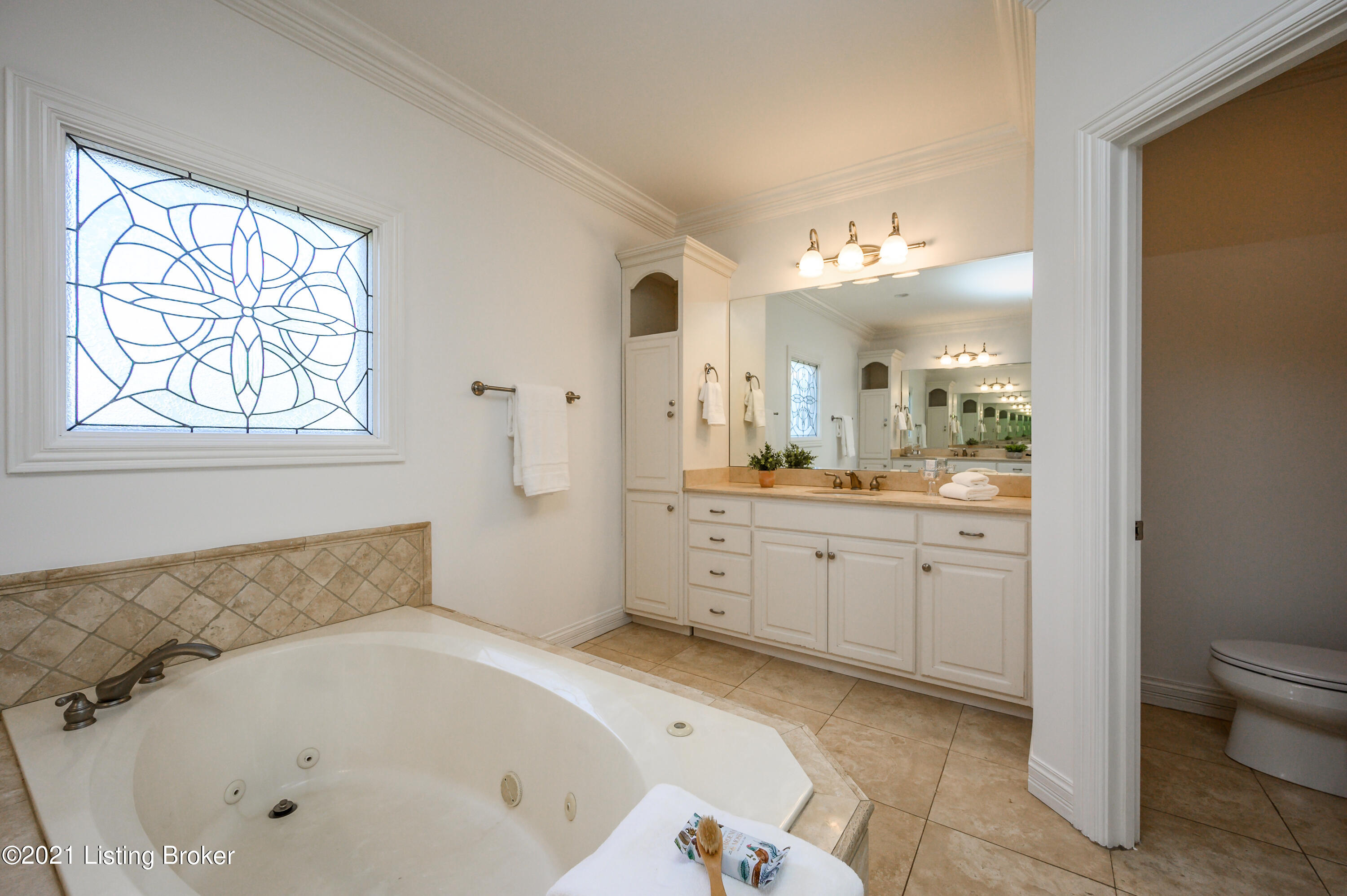 13518 Ridgemoor Drive Prospect, KY 40059 - Photo 28 of 58 Primary En-Suite