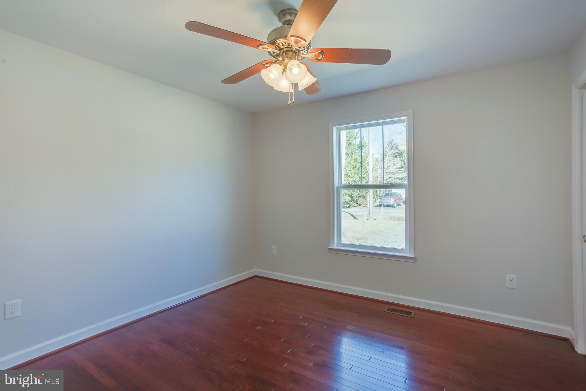 7 Columbia Road Colonial Beach, VA 22443 - Photo 15 of 24 All 3 Bedrooms Have Ceiling Light /Fan Combo