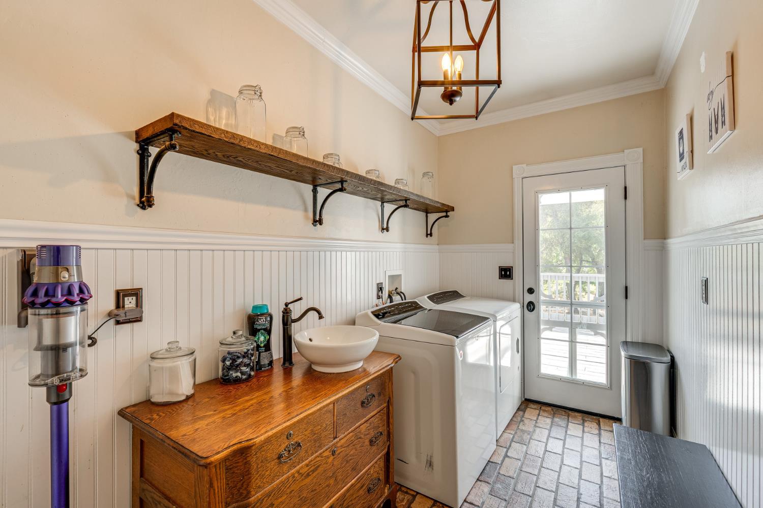 4640 Motto Lane Placerville, CA 95667 - Photo 24 of 40 a utility room with dryer and washer