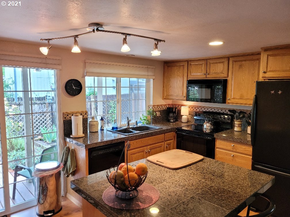 6571 E Street Springfield, OR 97478 - Photo 5 of 11