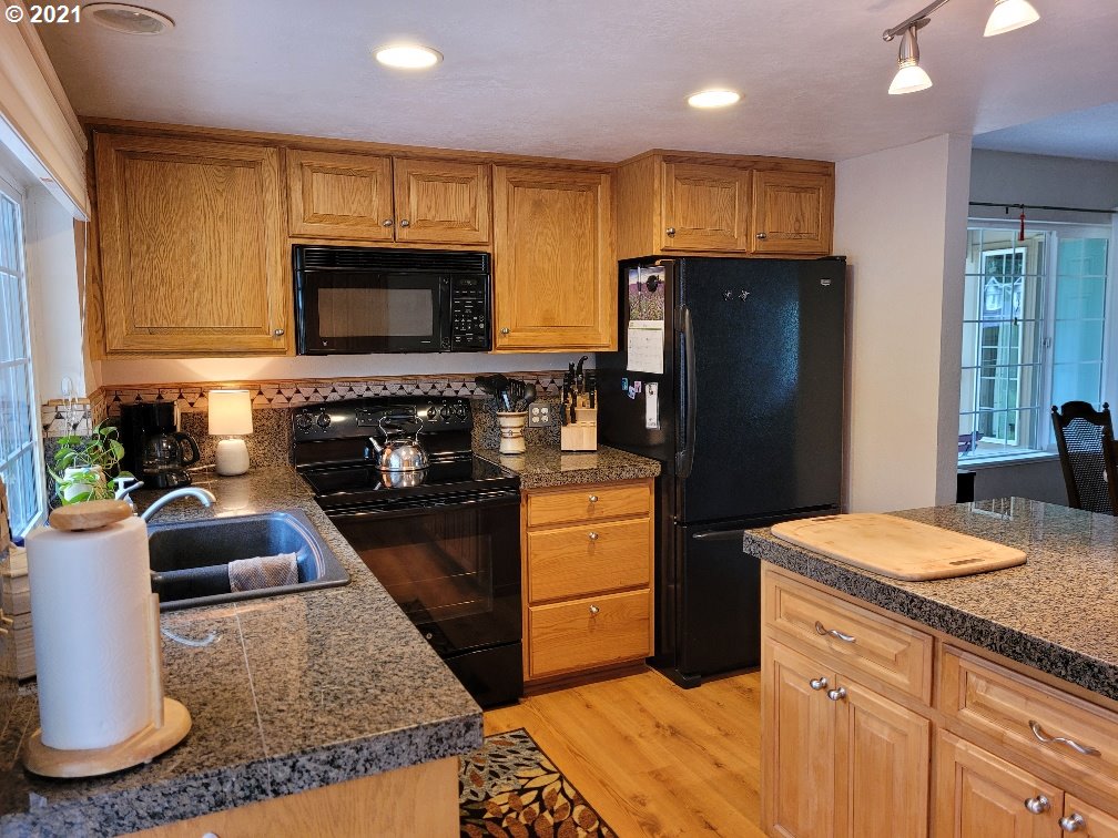 6571 E Street Springfield, OR 97478 - Photo 8 of 11
