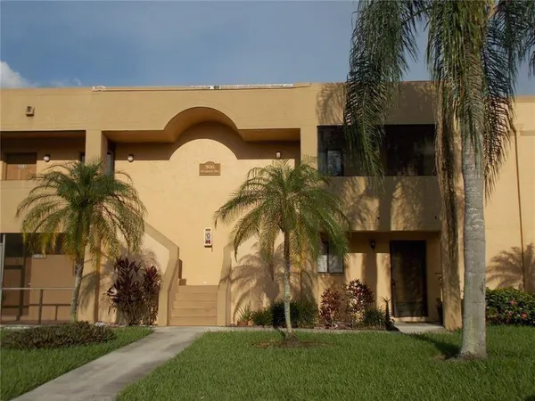 $2,100 | 159 Lakeview Drive, Unit 203, Weston, FL 33326