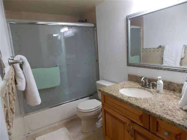 $2,100 | 159 Lakeview Drive, Unit 203, Weston, FL 33326