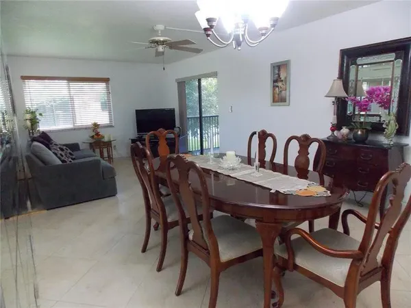 $2,100 | 159 Lakeview Drive, Unit 203, Weston, FL 33326