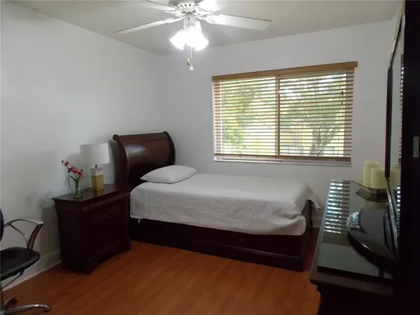 $2,100 | 159 Lakeview Drive, Unit 203, Weston, FL 33326