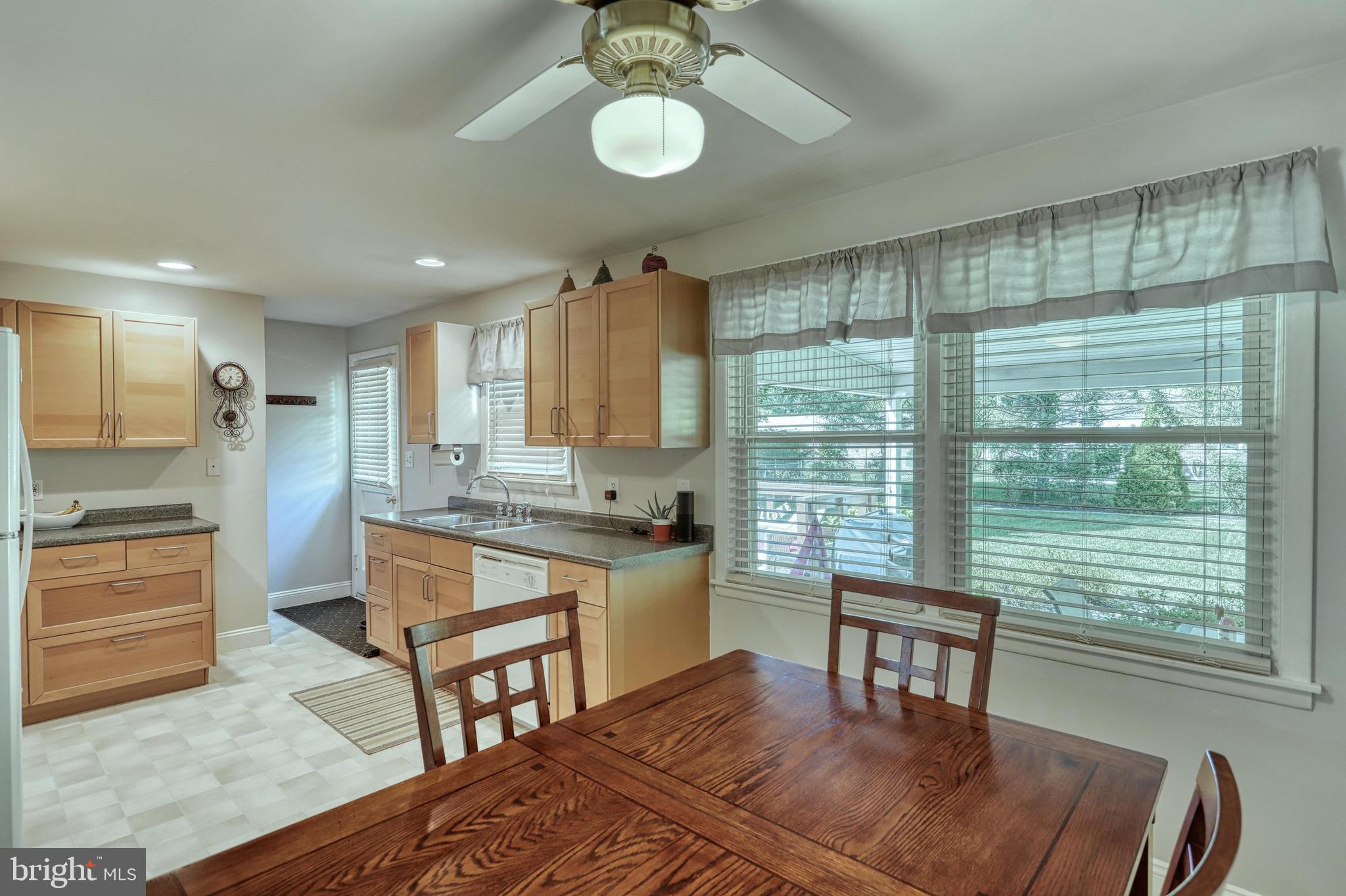 2437 Cambridge Road York, PA 17402 - Photo 14 of 33 Gallery Image 14