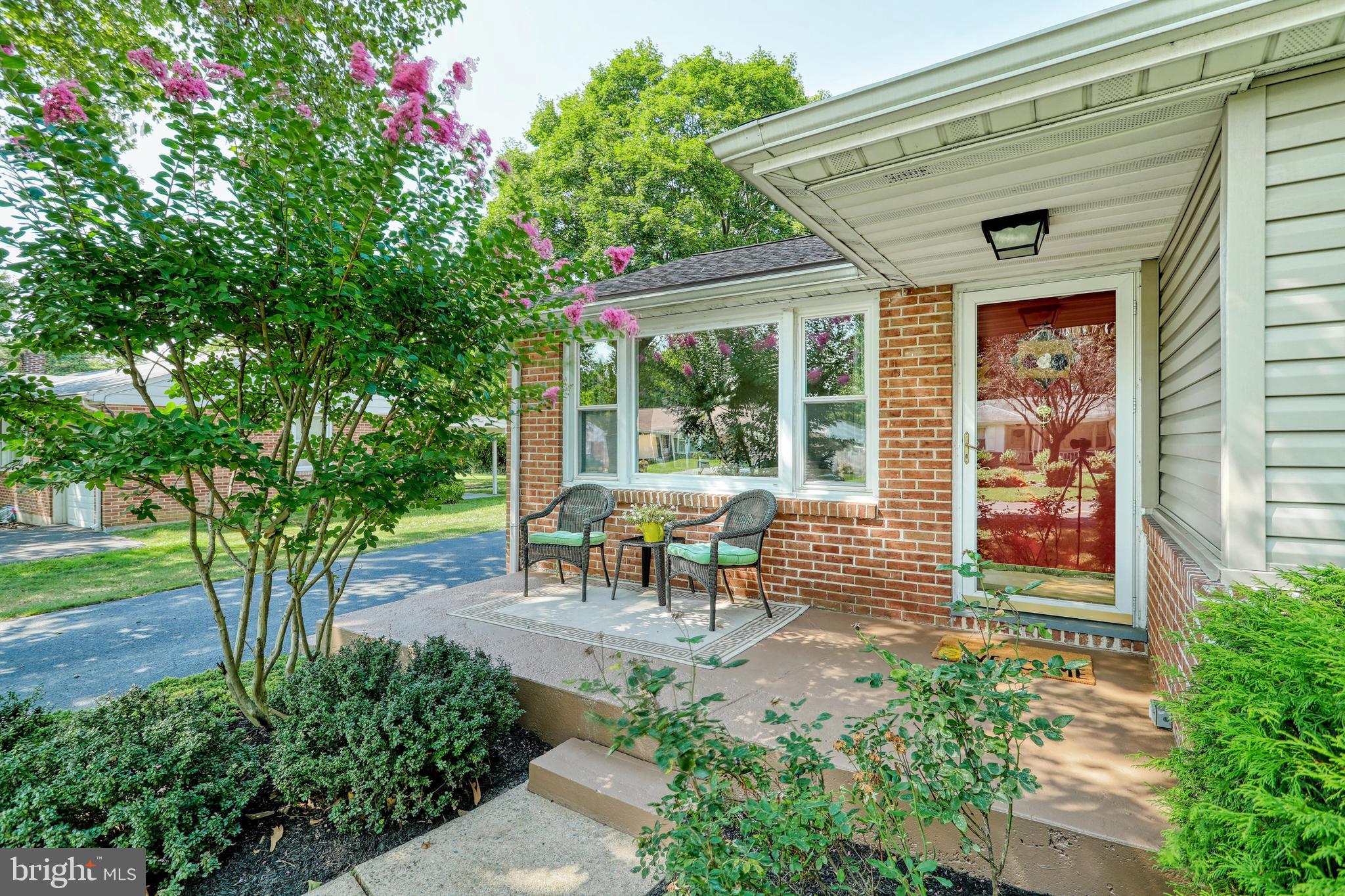 2437 Cambridge Road York, PA 17402 - Photo 3 of 33 Gallery Image 3