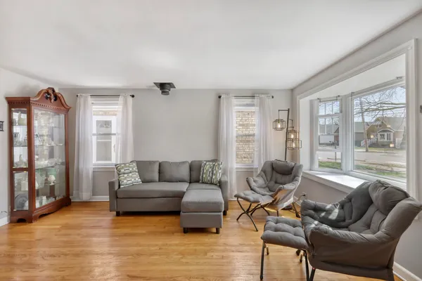 $259,900 | 3504 West 107th Street, Chicago, IL 60655