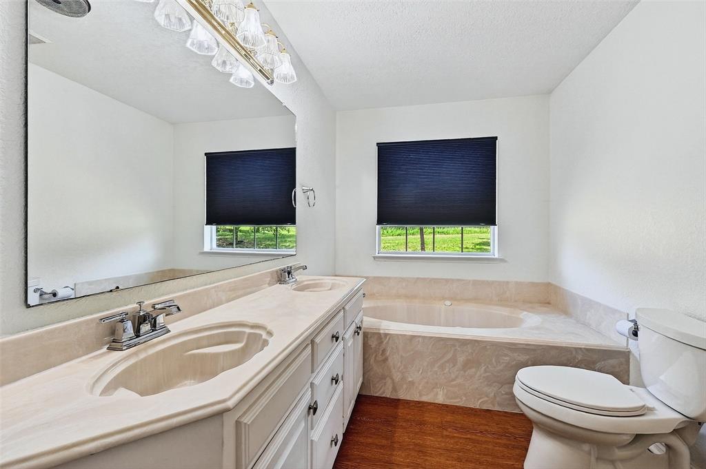 2107 Meadows Circle Sherman, TX 75092 - Photo 19 of 36 a bathroom with a sink a toilet and a bathtub