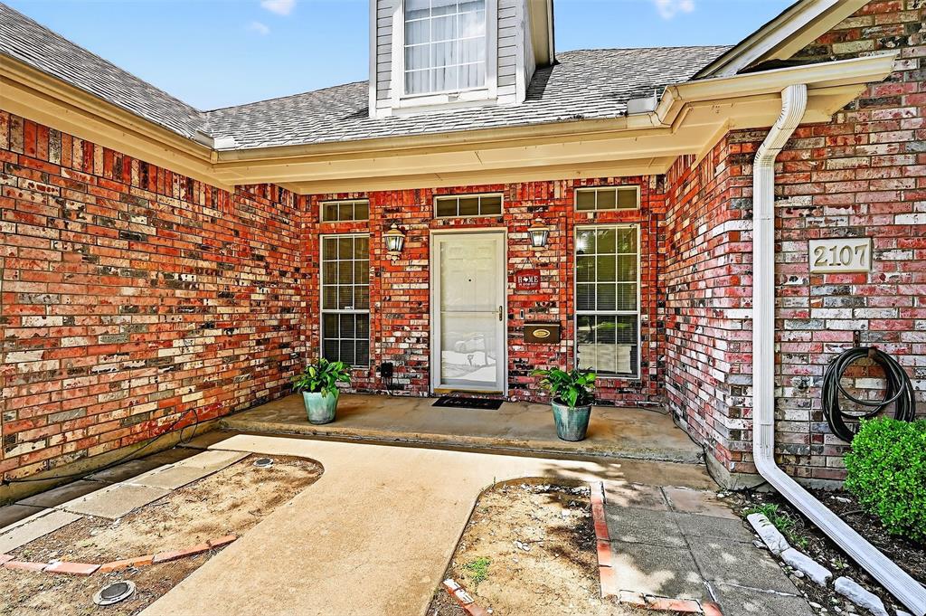 2107 Meadows Circle Sherman, TX 75092 - Photo 4 of 36 a front view of a building