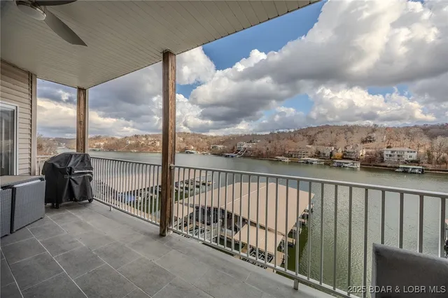 $279,000 | 166 Oak Harbor Drive, Unit 4C, Camdenton, MO 65020