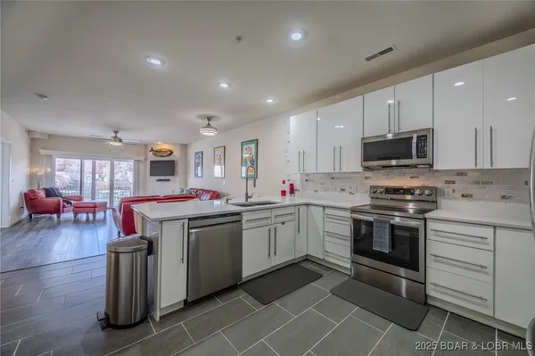 $275,000 | 166 Oak Harbor Drive, Unit 4C, Camdenton, MO 65020