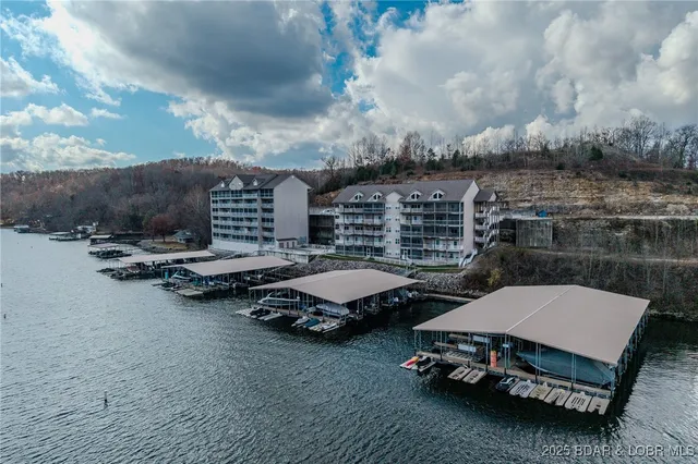 $279,000 | 166 Oak Harbor Drive, Unit 4C, Camdenton, MO 65020