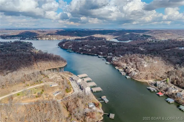 $279,000 | 166 Oak Harbor Drive, Unit 4C, Camdenton, MO 65020