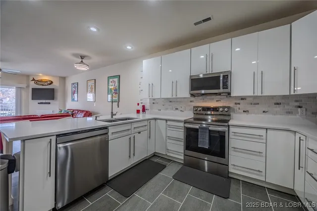 $279,000 | 166 Oak Harbor Drive, Unit 4C, Camdenton, MO 65020