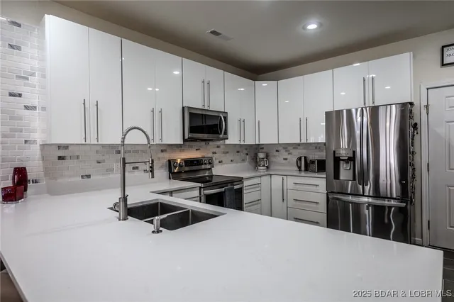 $279,000 | 166 Oak Harbor Drive, Unit 4C, Camdenton, MO 65020