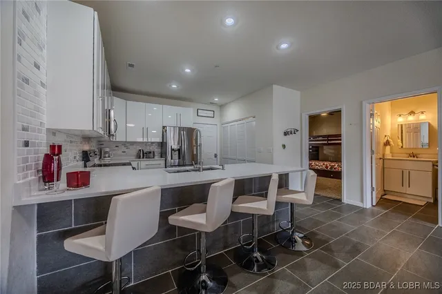 $279,000 | 166 Oak Harbor Drive, Unit 4C, Camdenton, MO 65020