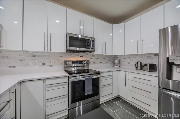$275,000 | 166 Oak Harbor Drive, Unit 4C, Camdenton, MO 65020