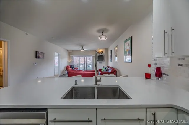 $279,000 | 166 Oak Harbor Drive, Unit 4C, Camdenton, MO 65020