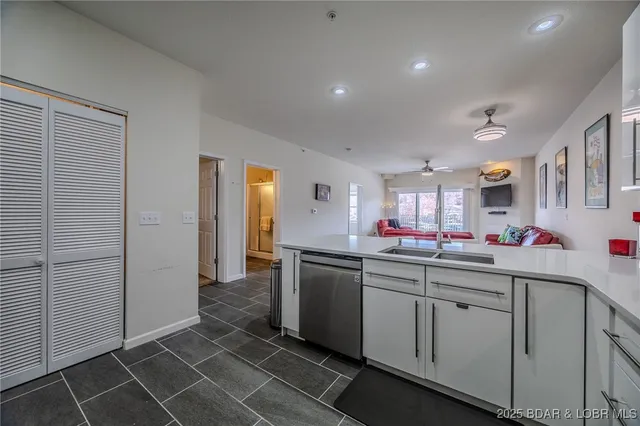 $279,000 | 166 Oak Harbor Drive, Unit 4C, Camdenton, MO 65020