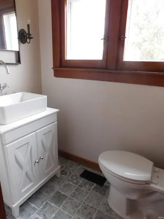 $255,000 | 3006 West Jackson Street, Muncie, IN 47304