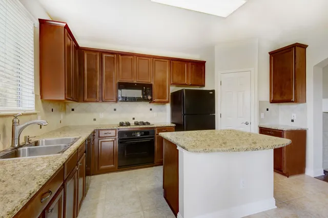 $3,950 | 1821 Village Oak Court, Austin, TX 78704