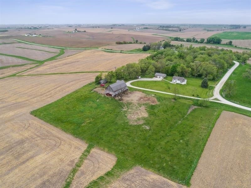 3274 200th Street Homestead, IA 52236 - Photo 2 of 42 Gallery Image 2