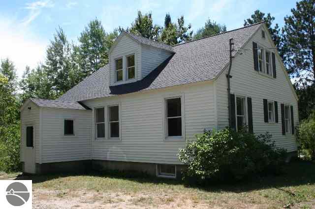 371 North Eldridge Road Beulah, MI 49617 - Photo 2 of 9 1682235-1.JPG